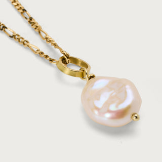 Medium pearl necklace