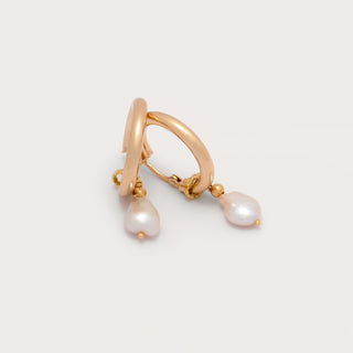 Single freshwater pearl hoops