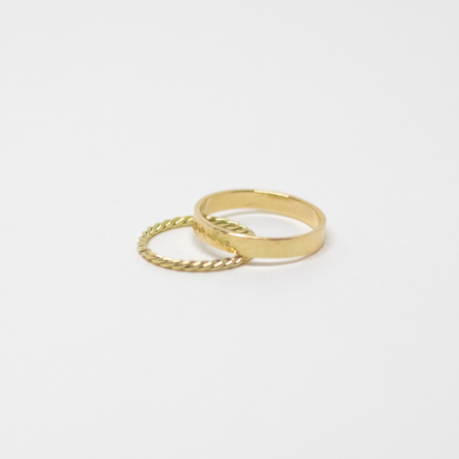 Gold band ring