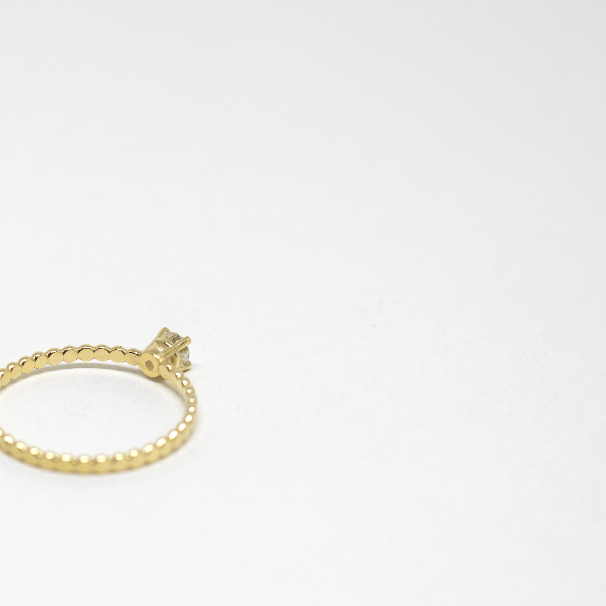 Dotted solitair ring
