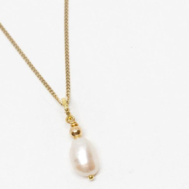 Single freshwater pearl necklace