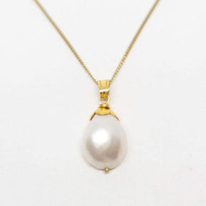 Vintage baroque pearl necklace