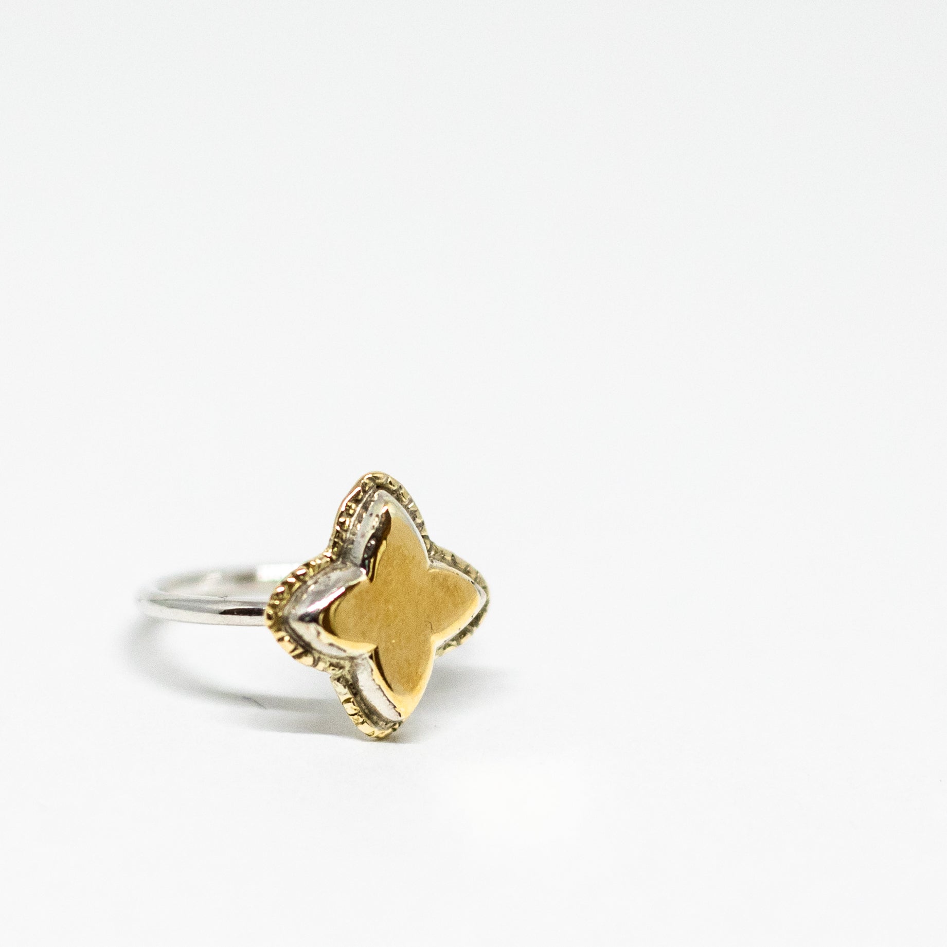 Clover ring